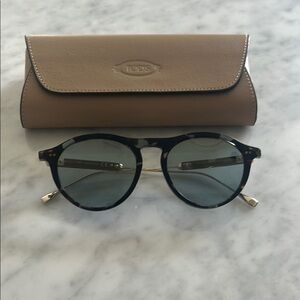Tod's Black tortoise frame Sunglasses Modern Accessories